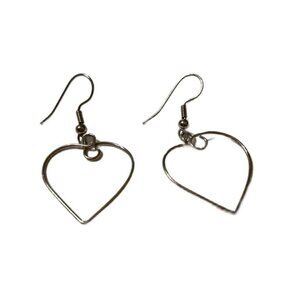 Silver Hollow Heart Earrings – Lightweight, Classic & Timeless Shine